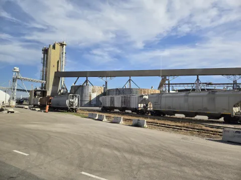 Port of Quebec cargo and rail infrastructure