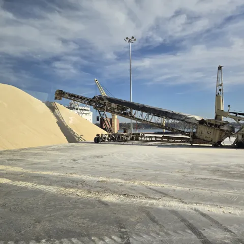 Port of Quebec processing bulk sugar
