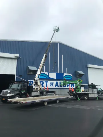 Sign company putting large Port of Albany signage on Warehouse A (photo: M.Daly)